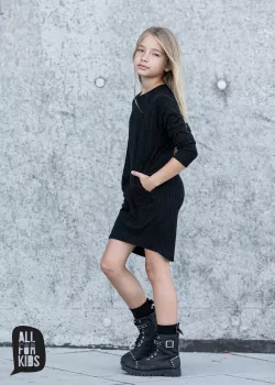 Dievčenské šaty s pleteným vzorom