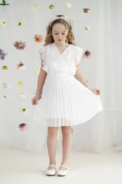 Elegantné dievčenské šaty plisované