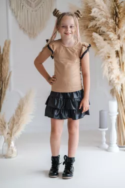 Dievčenská kožená sukňa s volánikmi