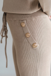 Pletené dievčenské nohavice s ozdobnými gombíkmi