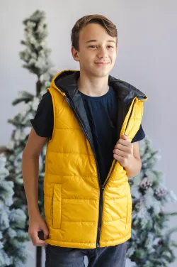 Chlapčenská prešívaná vesta s kapucňou