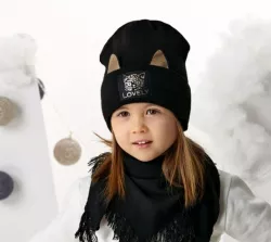 Dievčenská čiapka a trojuholníkový nákrčník
