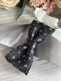 Chlapčenský motýlik a vreckovka do saka