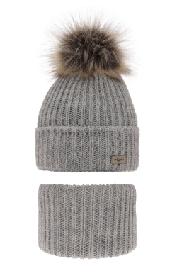 Zimná čiapka s huňatým brmbolcom a nákrčníkom